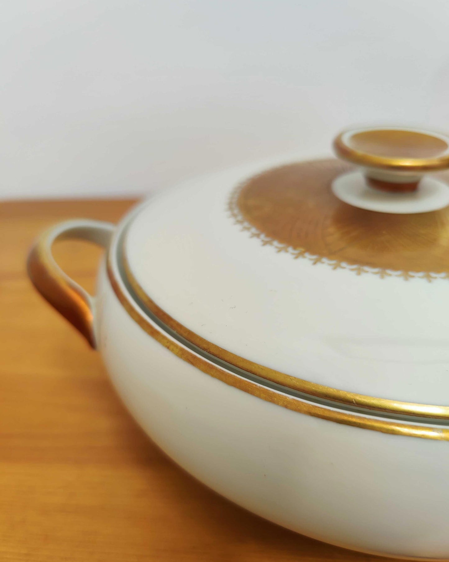 Winterling Marktleuthen Bavaria Lidded Porcelain Serving Tureen - Burnished Gold Sunburst Decoration, c.1950