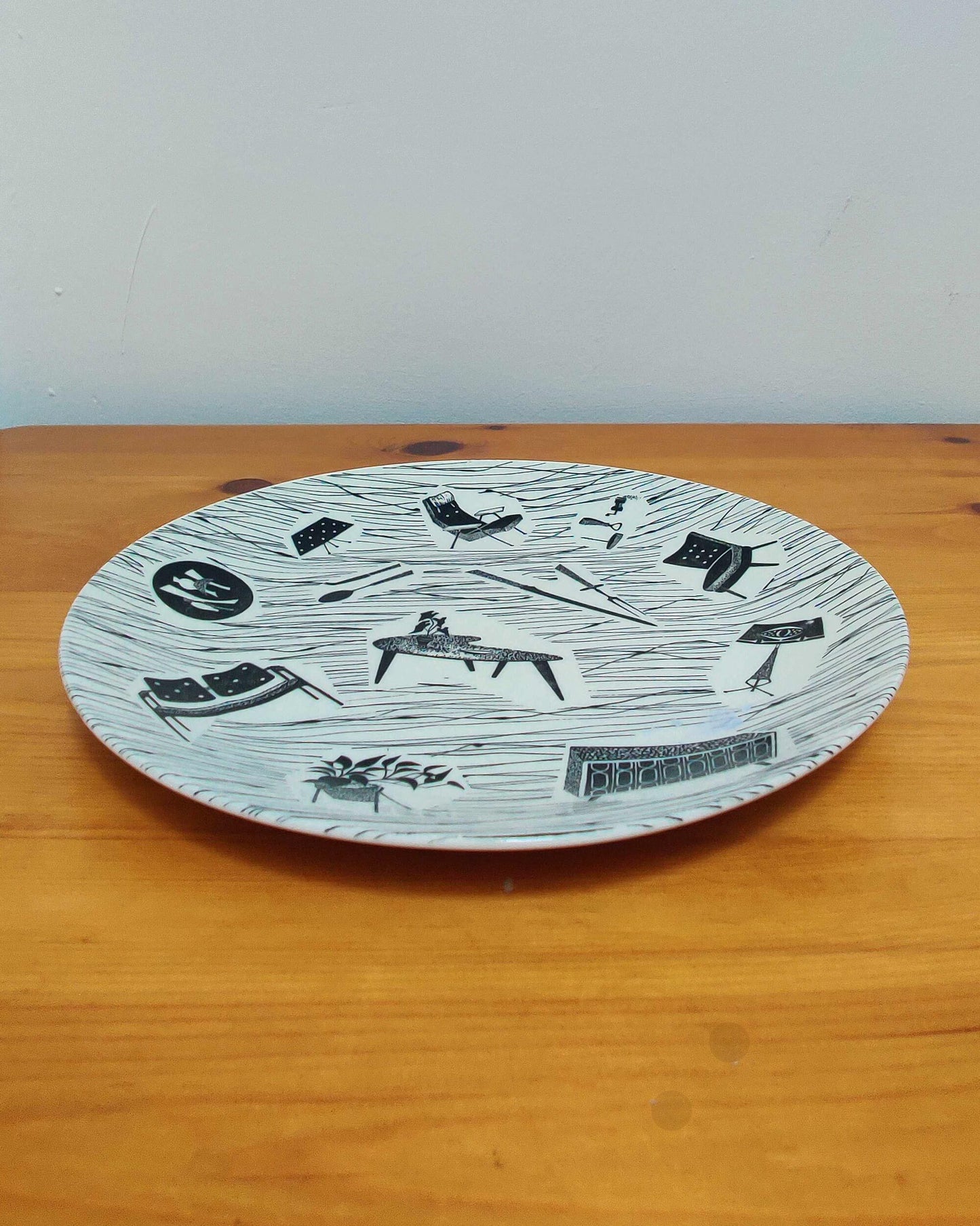 Ridgway Homemaker Dinner Plate - Enid Seeney, England c.1960